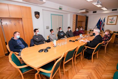 Srecanje zupana z mladi kmeti - 01